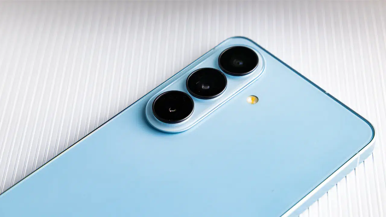 Küresel akıllı telefon pazarında liderlik el değiştirdi : Samsung yeniden zirvede