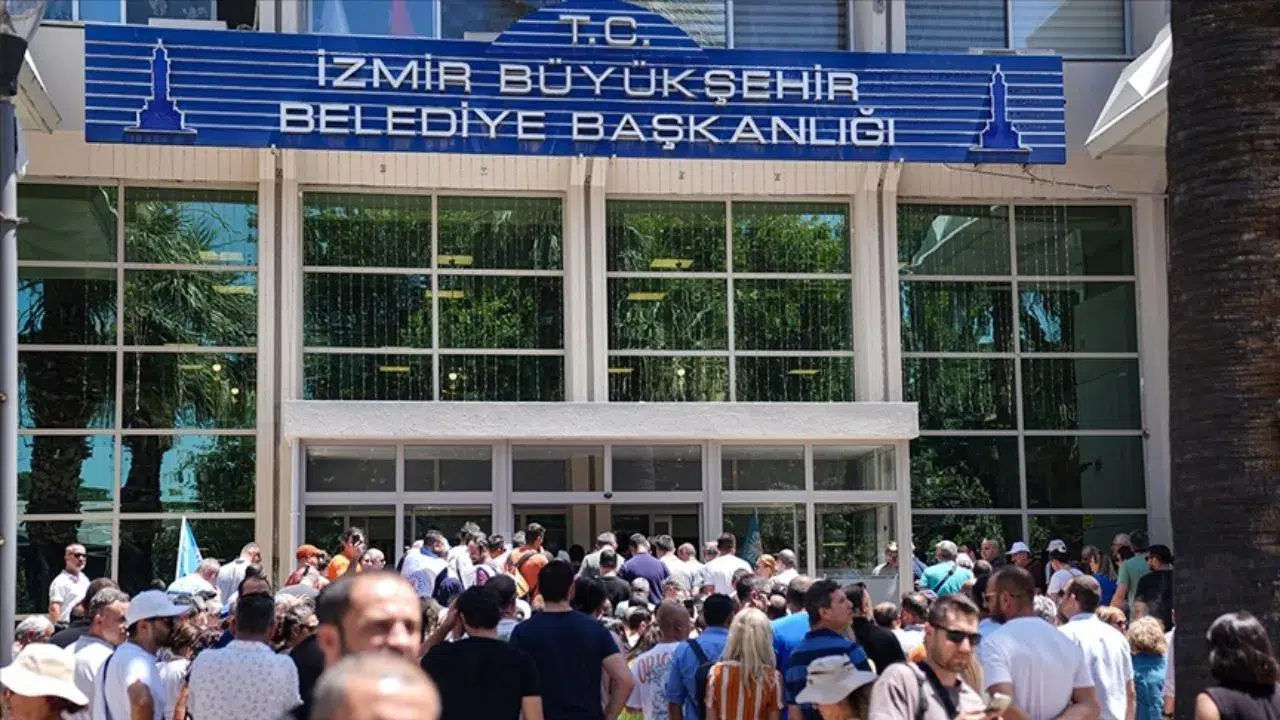 İzmir Büyükşehir Belediyesi soruşturmasında ihale operasyonu : 3 gözaltı