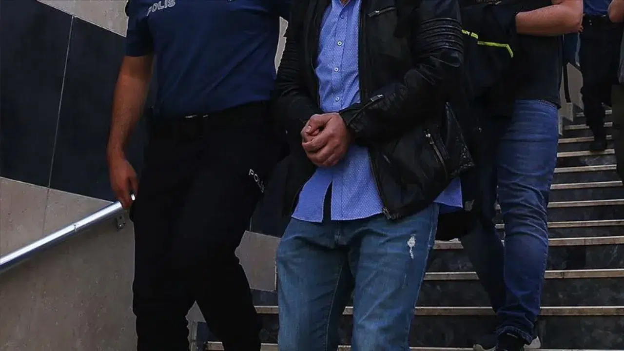 Denetimli Serbestlik Müdürlüğü’nde rüşvet operasyonu : Kurum müdürü dahil 9 kişi tutuklandı