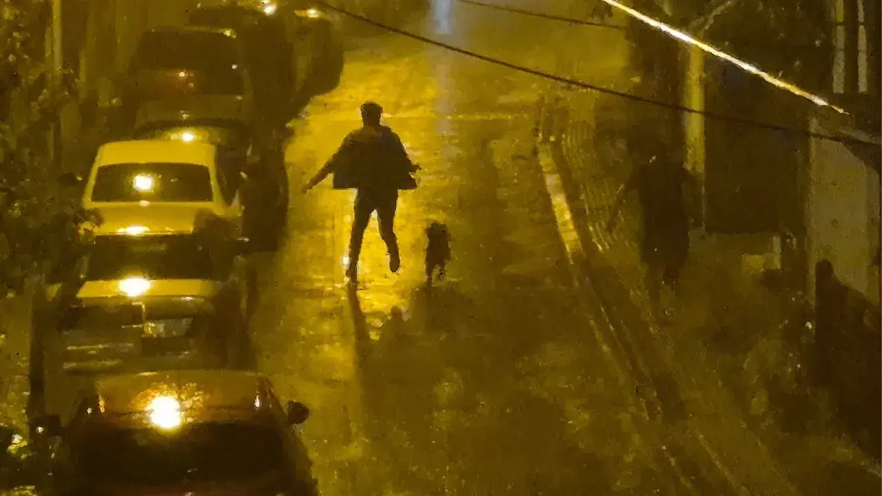 Bartın'da şiddetli fırtına ve sağanak : Vatandaşların zor anları kameraya yansıdı