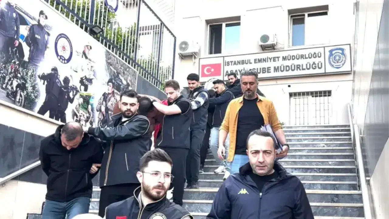 İstanbul merkezli 3 ilde 'change araç' operasyonu : 8 şüpheli tutuklandı