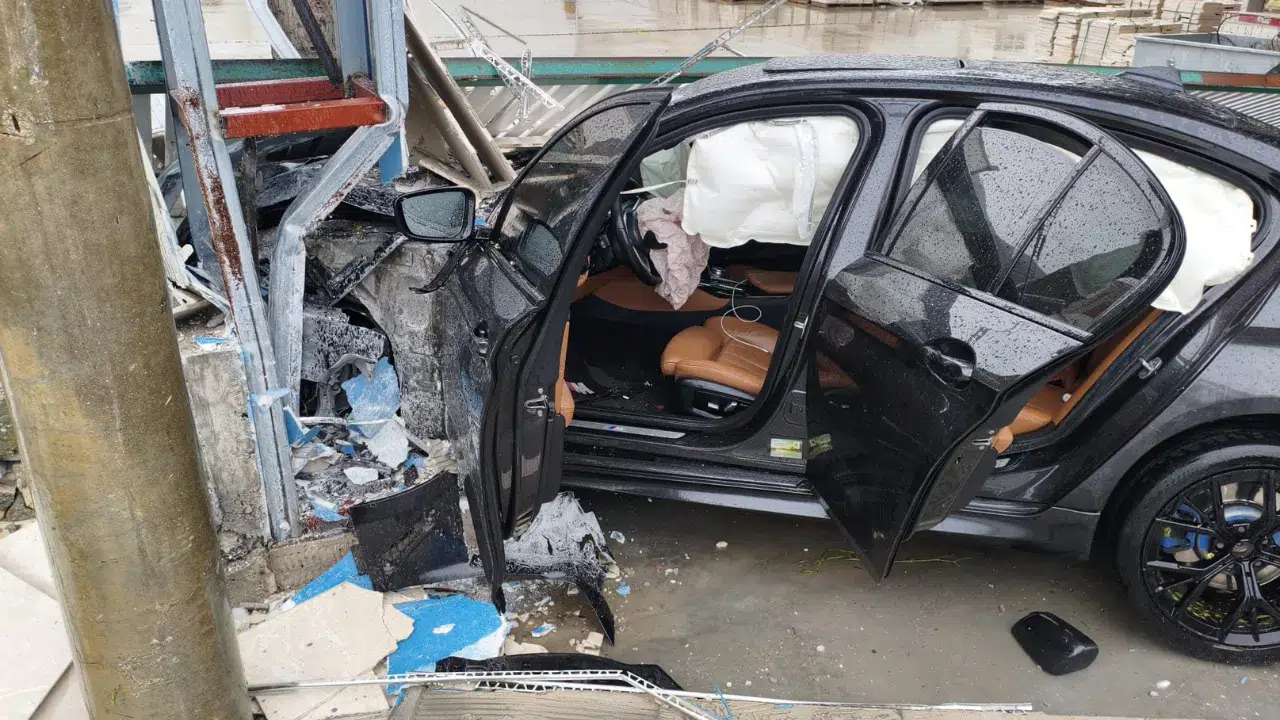 Burdur'da otomobil yoldan çıktı : Kazada 2 kişi yaralandı