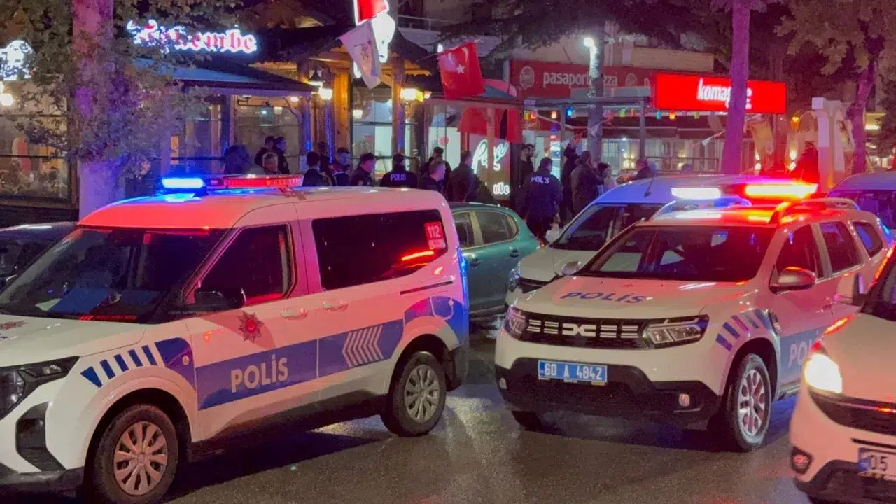 Cadde ortasında bıçakladı : Tokat'ta üniversite öğrencisi ağır yaralı