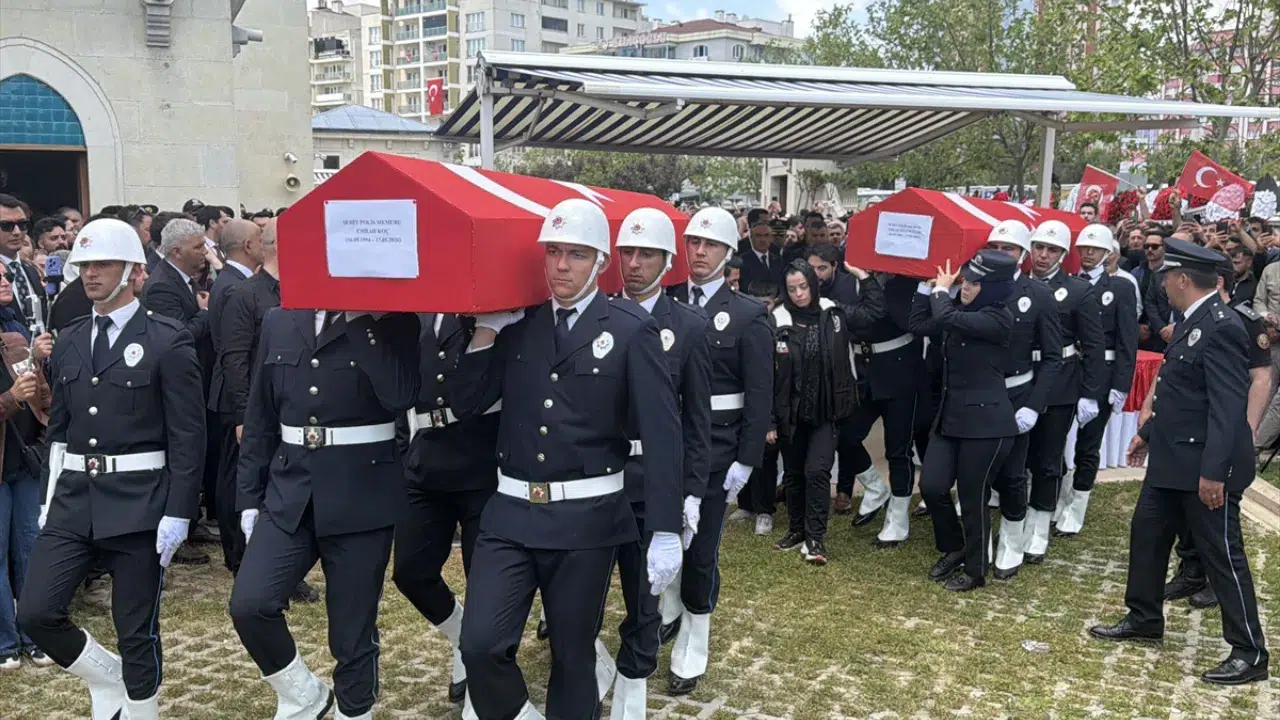 Şehit polis memuru Emrah Koç'un naaşı Van'a getirildi