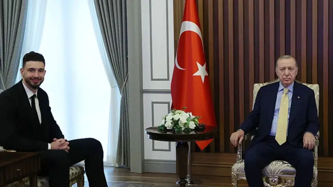 Cumhurbaşkanı Erdoğan, milli basketbolcu Alperen Şengün’ü kabul etti