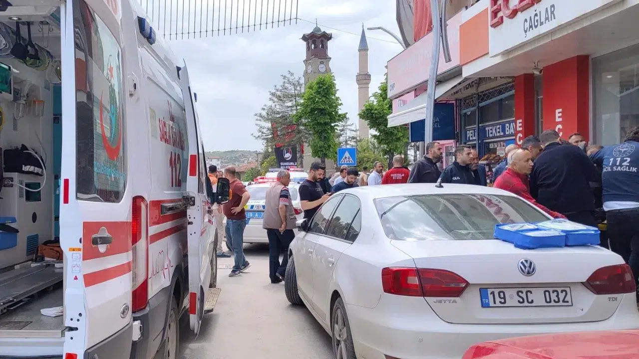 Çorum Sungurlu’da bıçaklı saldırı : Aracından indiği sırada husumetlisi tarafından bıçaklandı