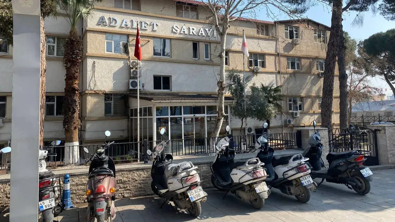 Alaşehir'de narkotikten uyuşturucu operasyonu : 21 kök kenevirle yakalanan şüpheli tutuklandı