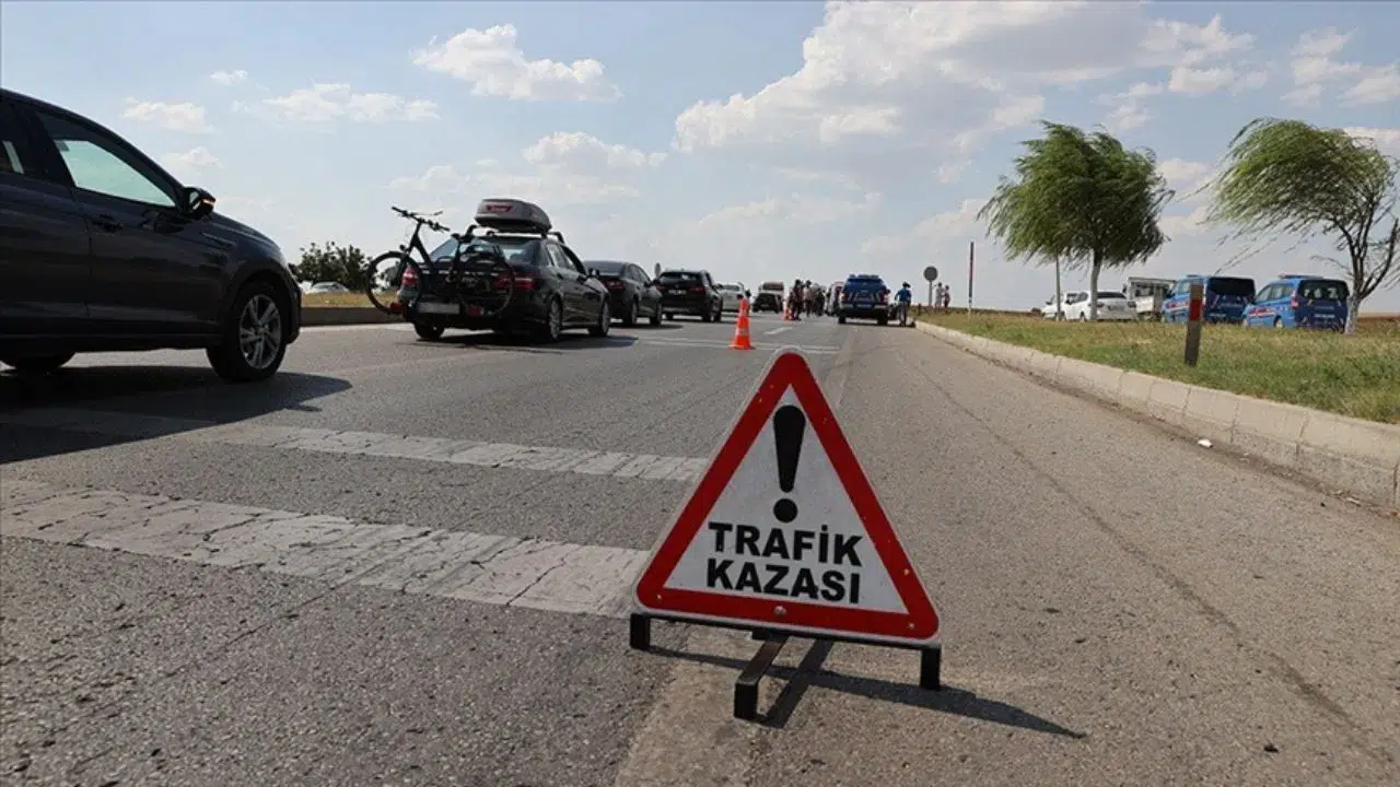 Tokat'ta otomobil ile motosiklet çarpıştı : 2 kişi yaralandı