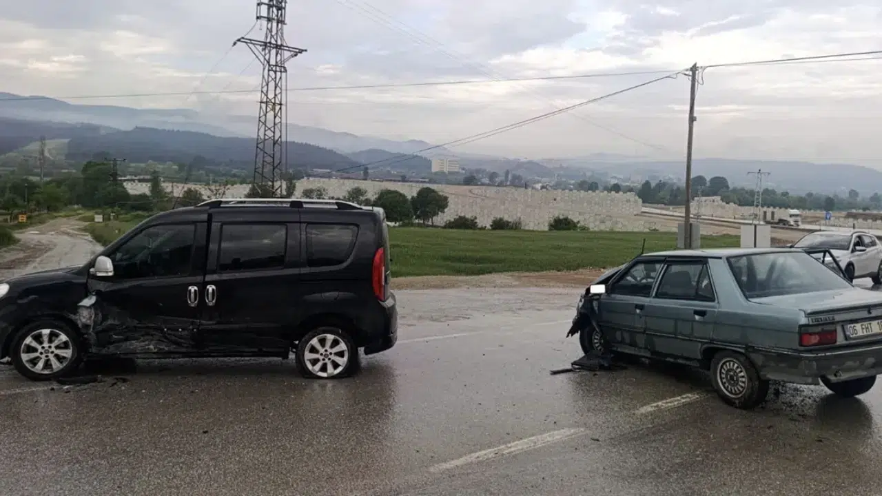 Sinop'ta trafik kazası : 3 kişi yaralandı