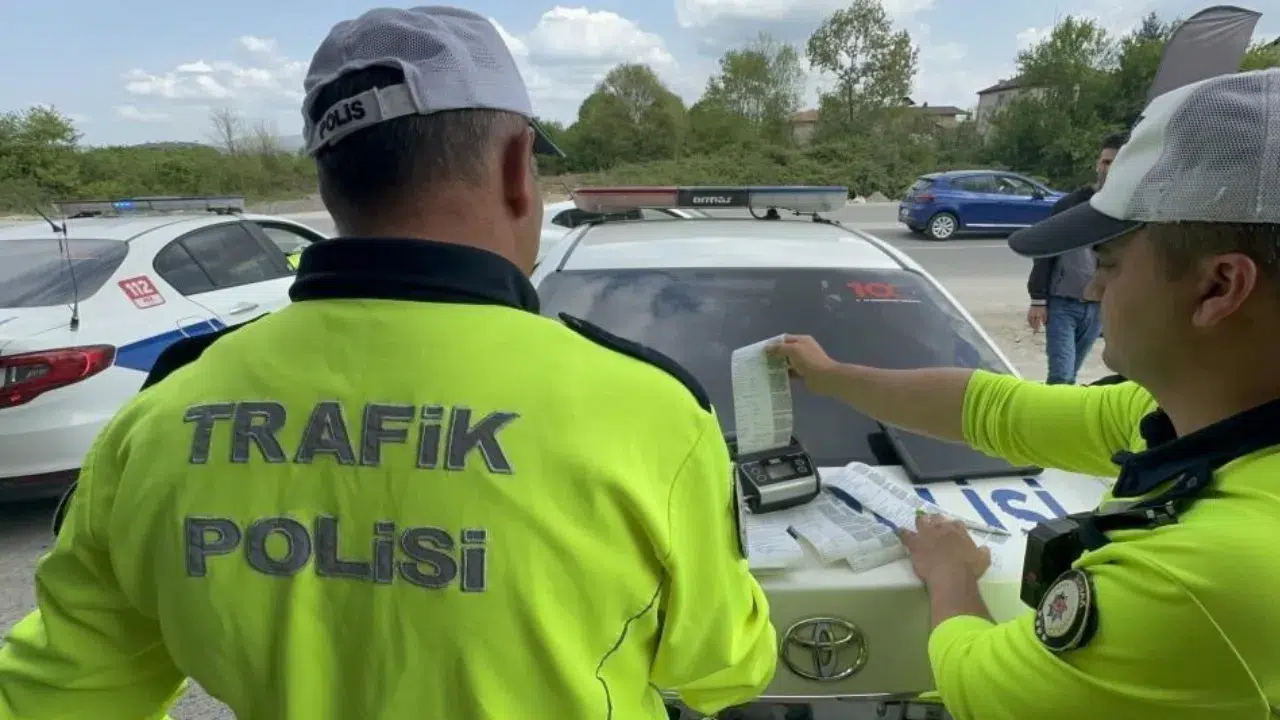 Düzce'de trafik denetimleri : 161 araç trafikten men edildi
