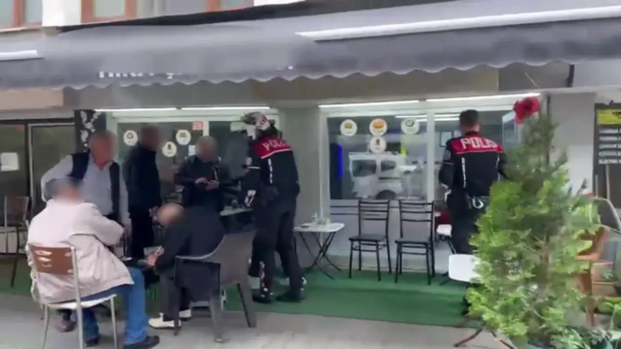 Sakarya'da çay ocaklarına yönelik operasyon : Fuhşa aracılık ve yer temininden 4 tutuklama