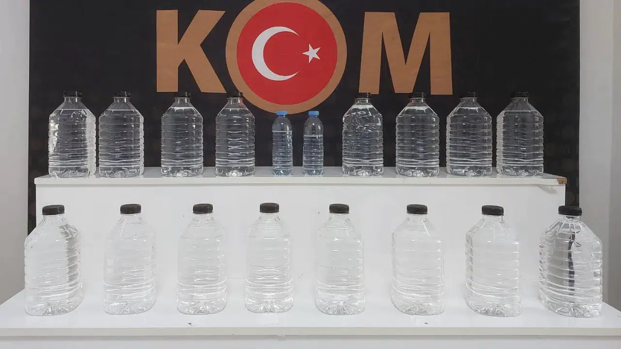 Kırşehir’de kaçakçılık operasyonu : Araçta etil alkol ve sahte içki ele geçirildi