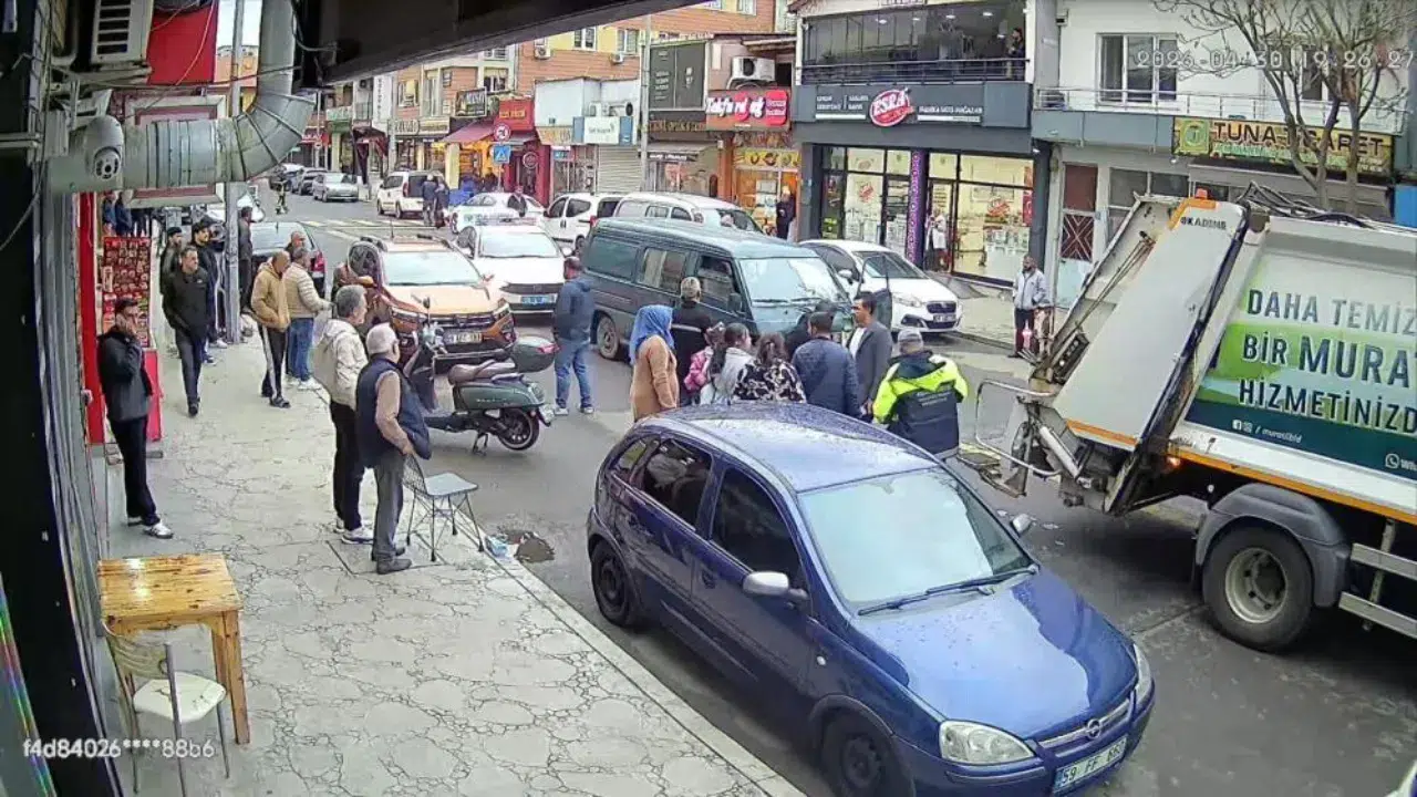 Tekirdağ'da ticari araç, çöp kamyonuna çarptı : Temizlik işçisi yaralandı