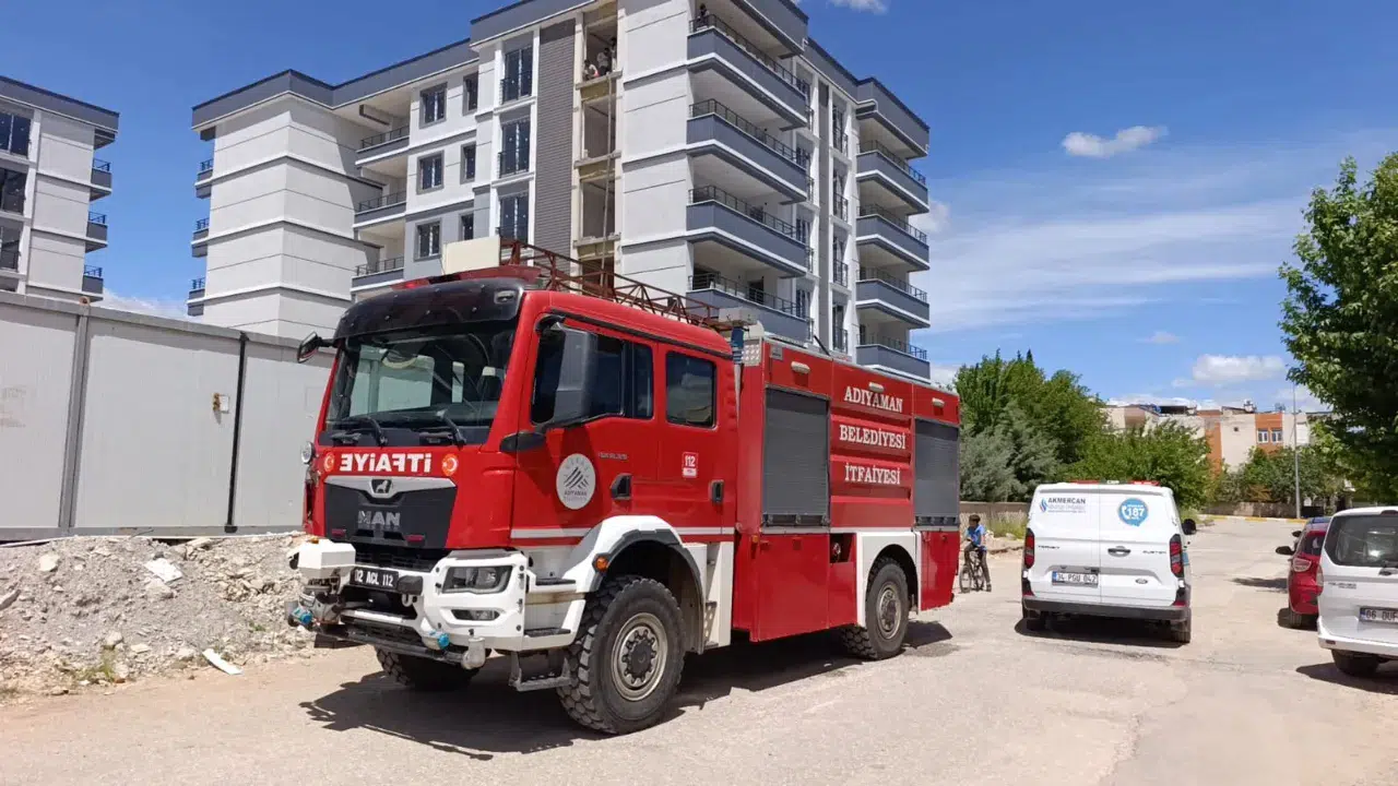 Adıyaman'da inşaatta doğal gaz borusu alev alev yandı