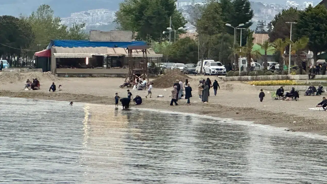 Bursa'da yaz erken geldi : Yüzme sezonu açıldı