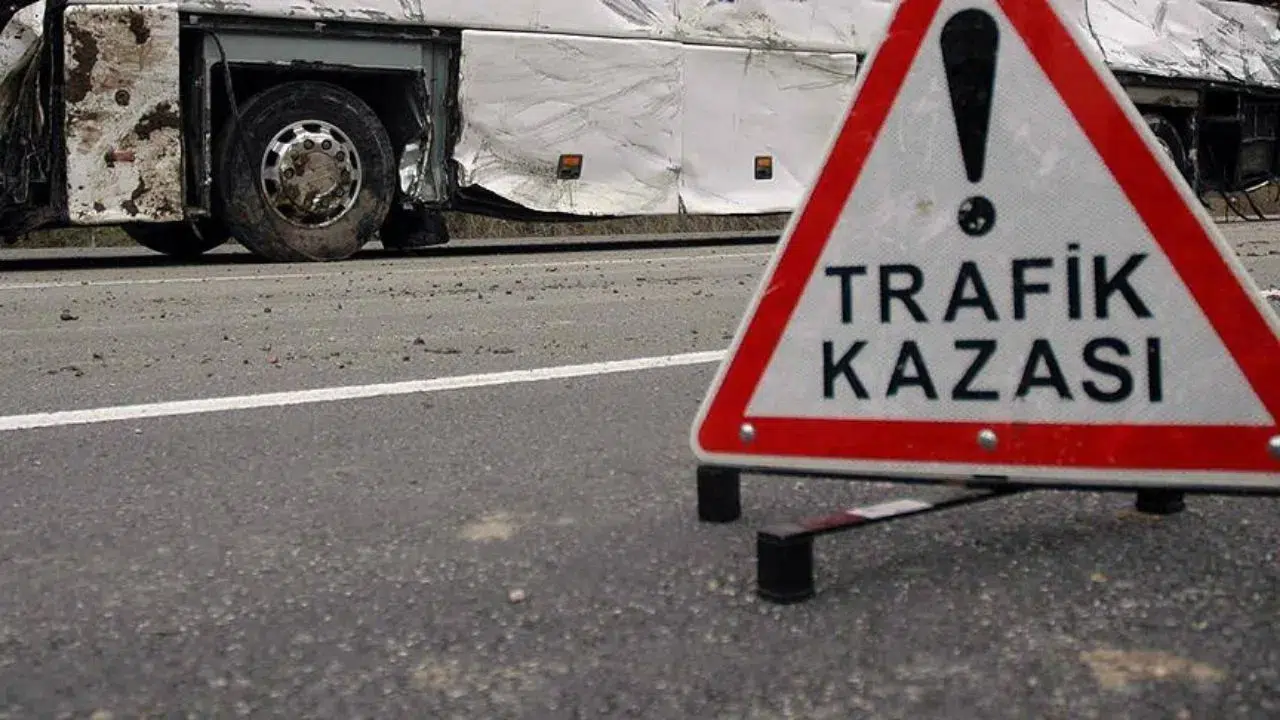 Ordu’da çöp kamyonu ile hafif ticari araç çarpıştı : 3 kişi yaralandı