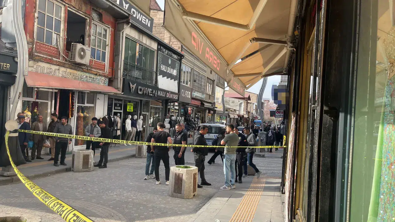 Van'da sokak ortasında silahlı saldırı : 1 kişi bacağından yaralandı