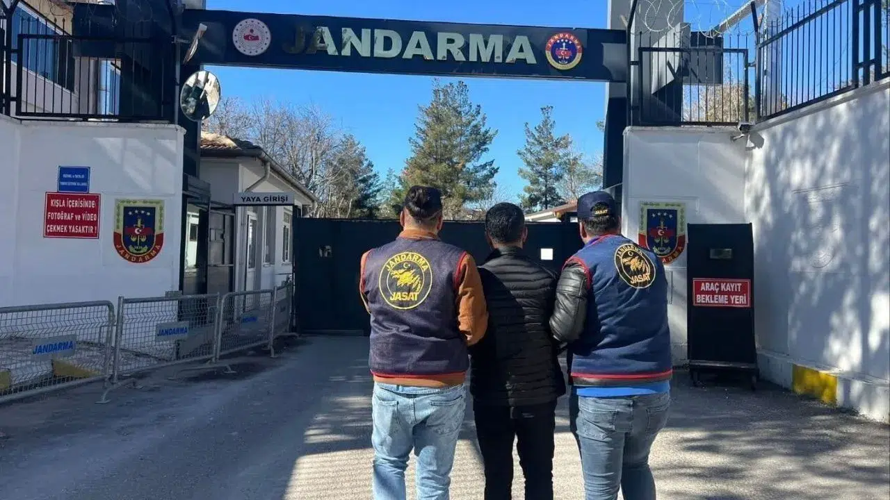 Diyarbakır'da jandarma operasyonu : Kesinleşmiş hapis cezası bulunan 115 şüpheli yakalandı