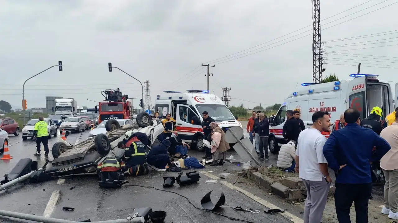 Aydın'da otomobil takla atarak ters döndü : 2'si çocuk 5 kişi yaralandı