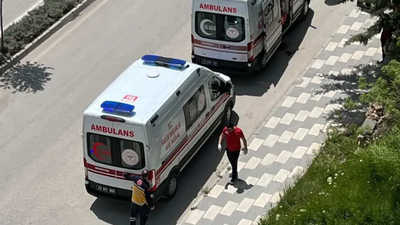 Elazığ'da motosiklet kazasında 2 kişi yaralandı