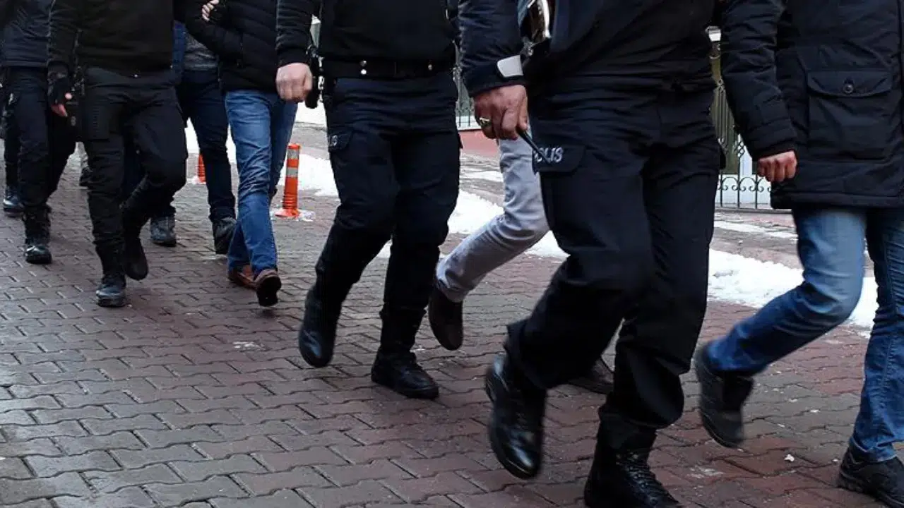 Adana'da 'suç örgütü' operasyonu : 6 gözaltı