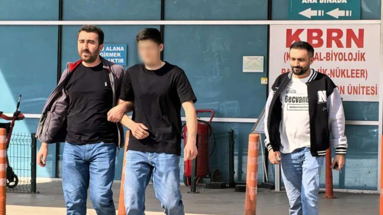 Bursa'da 5 yıl önceki olaya kinlenen 17 yaşındaki genç, bir kişiyi öldürdü