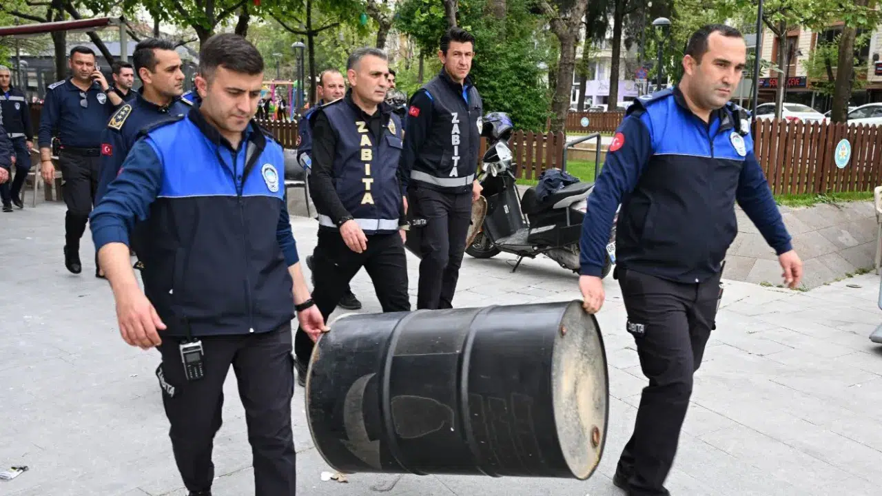 Manisa'da kaldırım işgali denetimi : Kurallara uymayan işletmelere yasal işlem