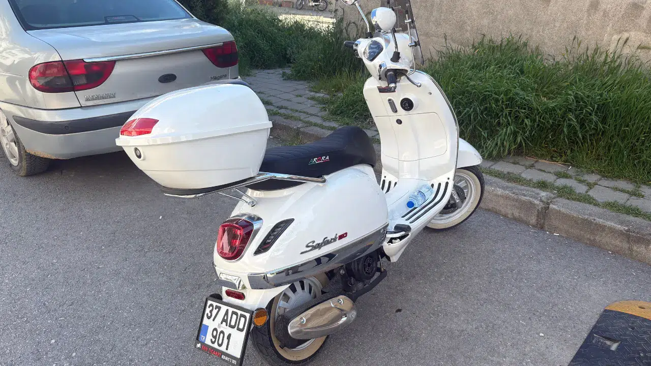 Kastamonu Tosya'da motosiklet kazası : Kontrolden çıkıp kaldırıma çarptı