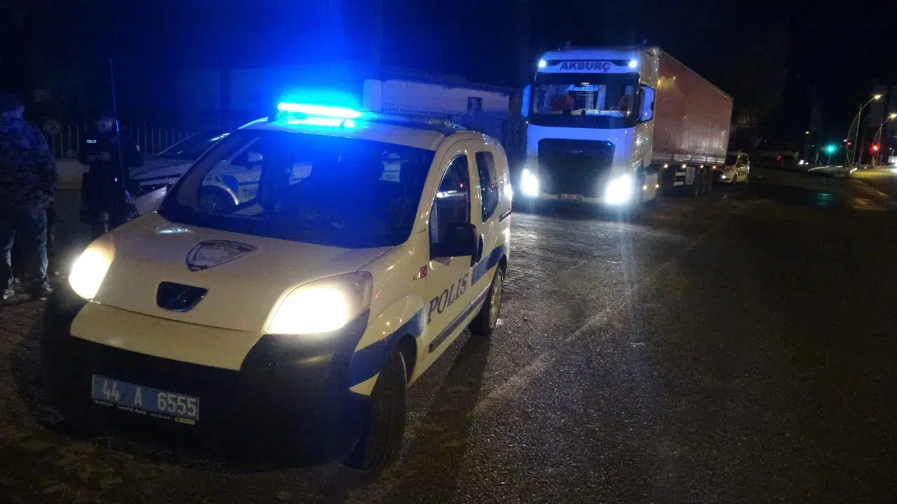 Malatya'da şüpheli ölüm : Yol kenarında kanlar içerisinde bulundu