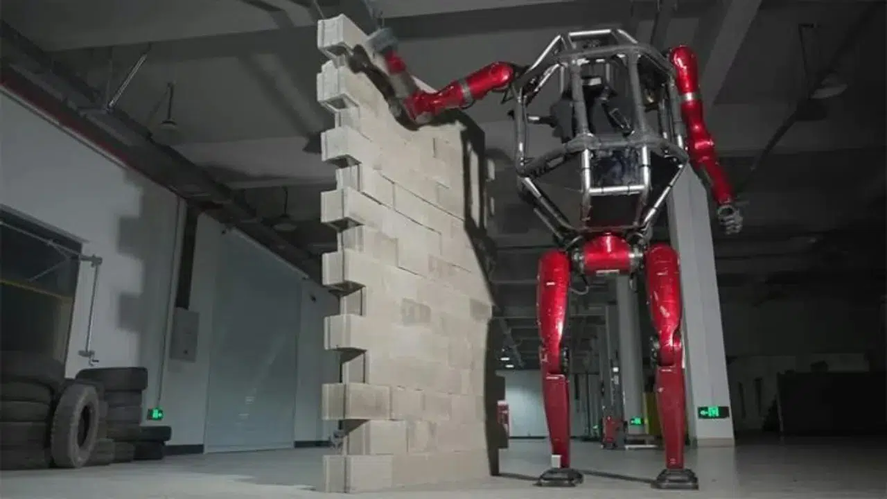 Çinli Unitree Robotics dünyanın ilk seri üretim mecha robotunu tanıtı