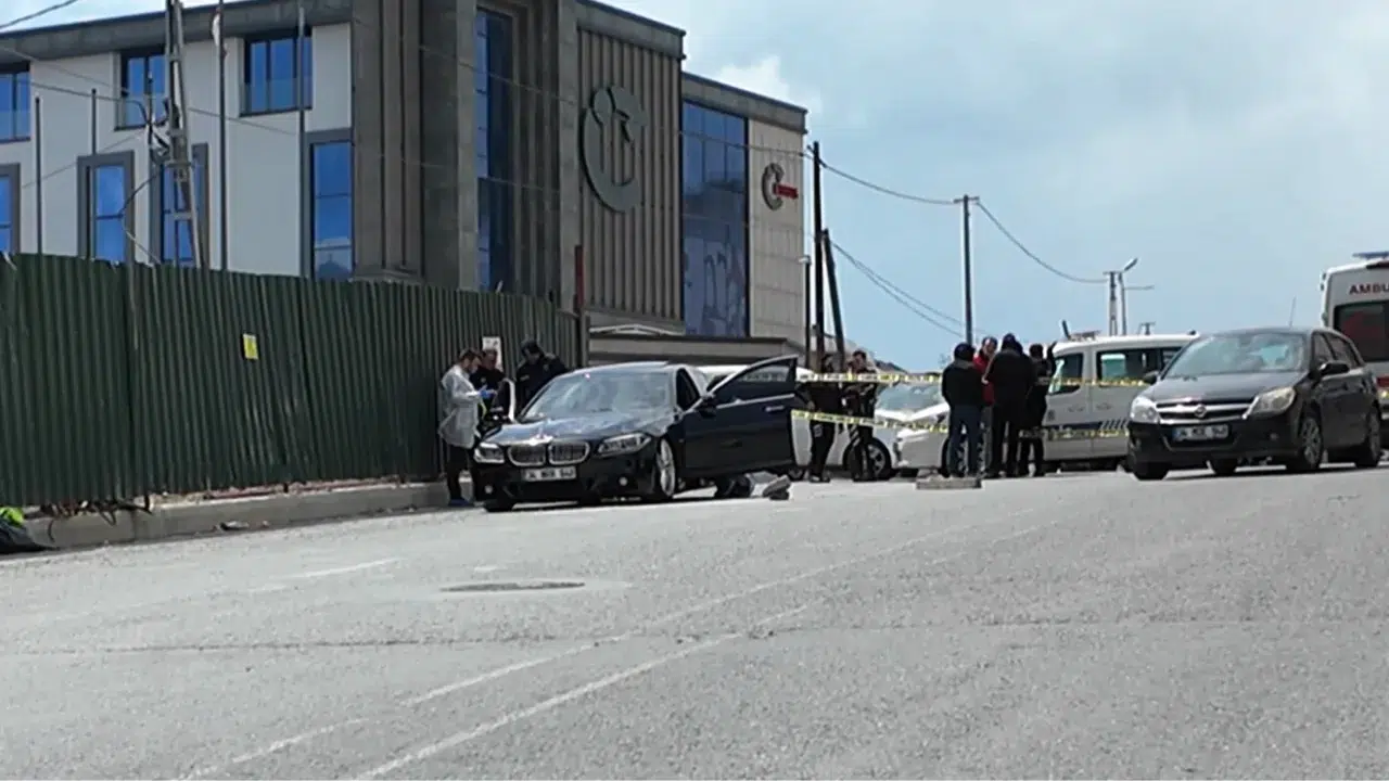 Beylikdüzü'nde lüks otomobilde şüpheli ölüm : Silahla vurulmuş halde bulundu