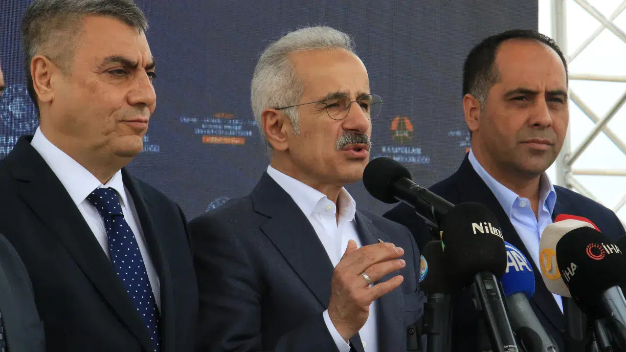 Bakan Uraloğlu duyurdu : Çeşmeli-Kızkalesi Otoyolu'nun ilk kısmı temmuz ayında açılacak