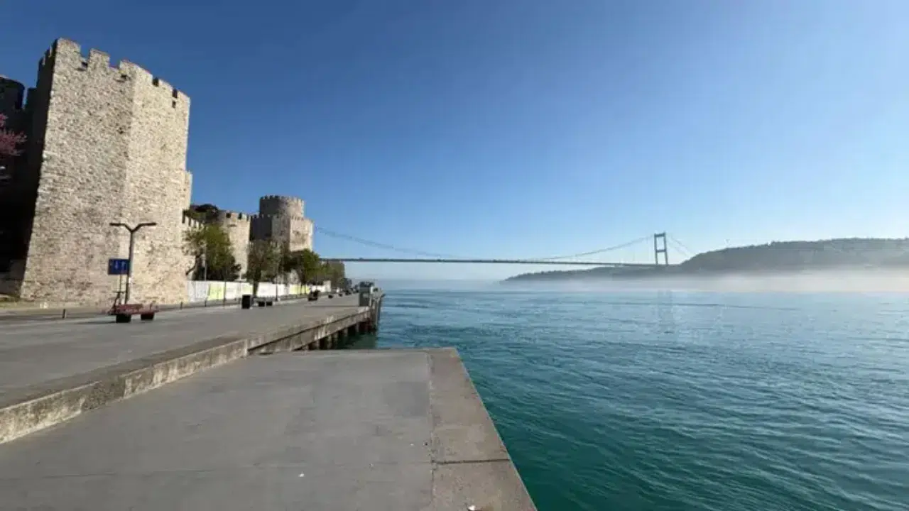 İstanbul Boğazı'nda gemi trafiği çift yönlü askıya alındı