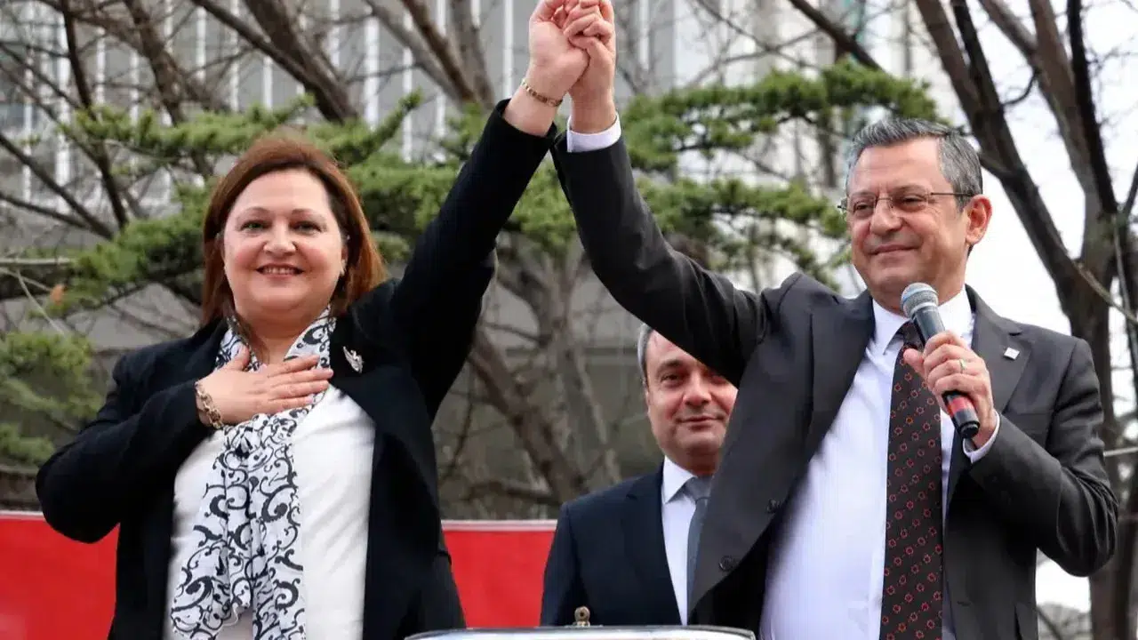 Burcu Köksal AK Parti'ye geçeceğini duyurdu : CHP'de siyaset yapma imkanı kalmadı