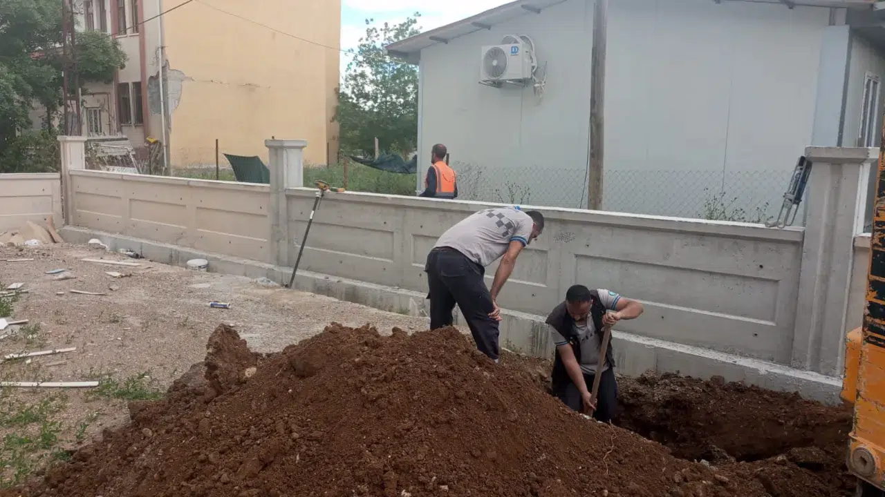 Malatya Yeşilyurt'ta altyapı çalışmasında doğal gaz borusu patladı