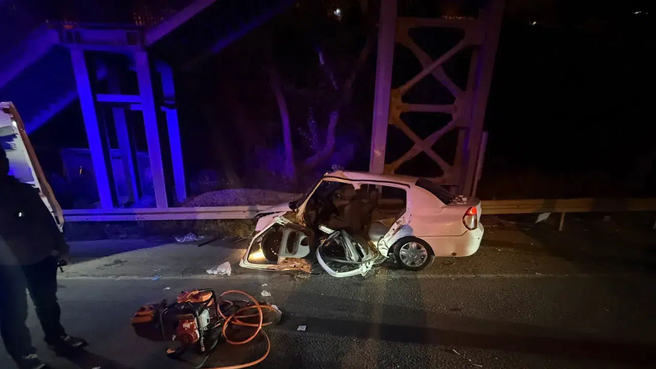 Hatay'da otomobil ve hafif ticari araç çarpıştı : 7 kişi yaralandı