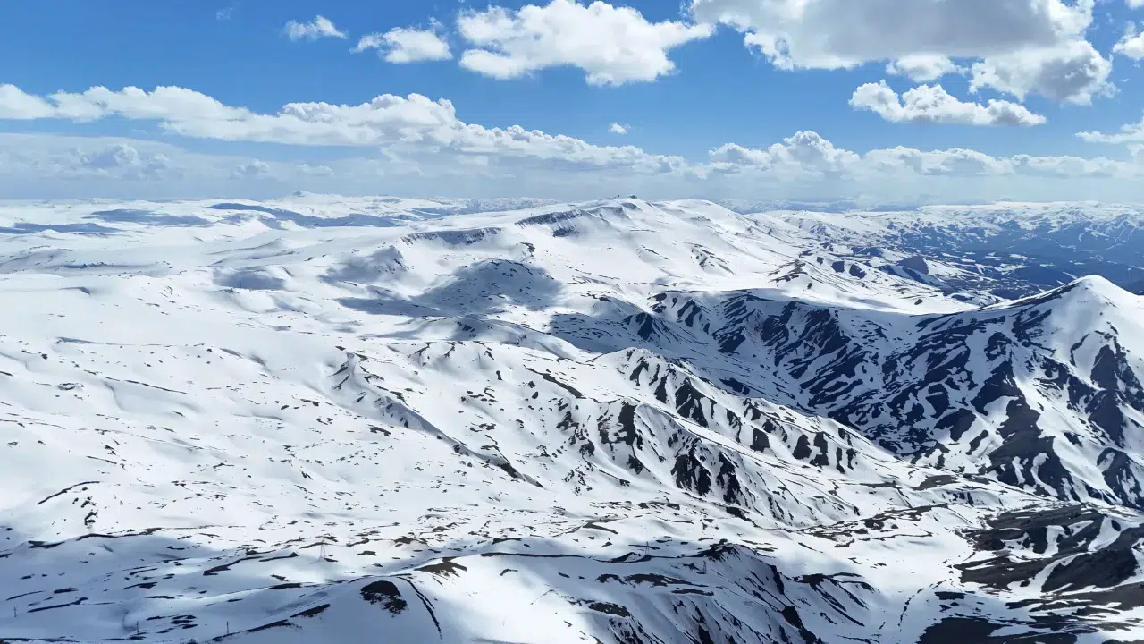 Erzurum Palandöken'de kar bereketi yaşanıyor