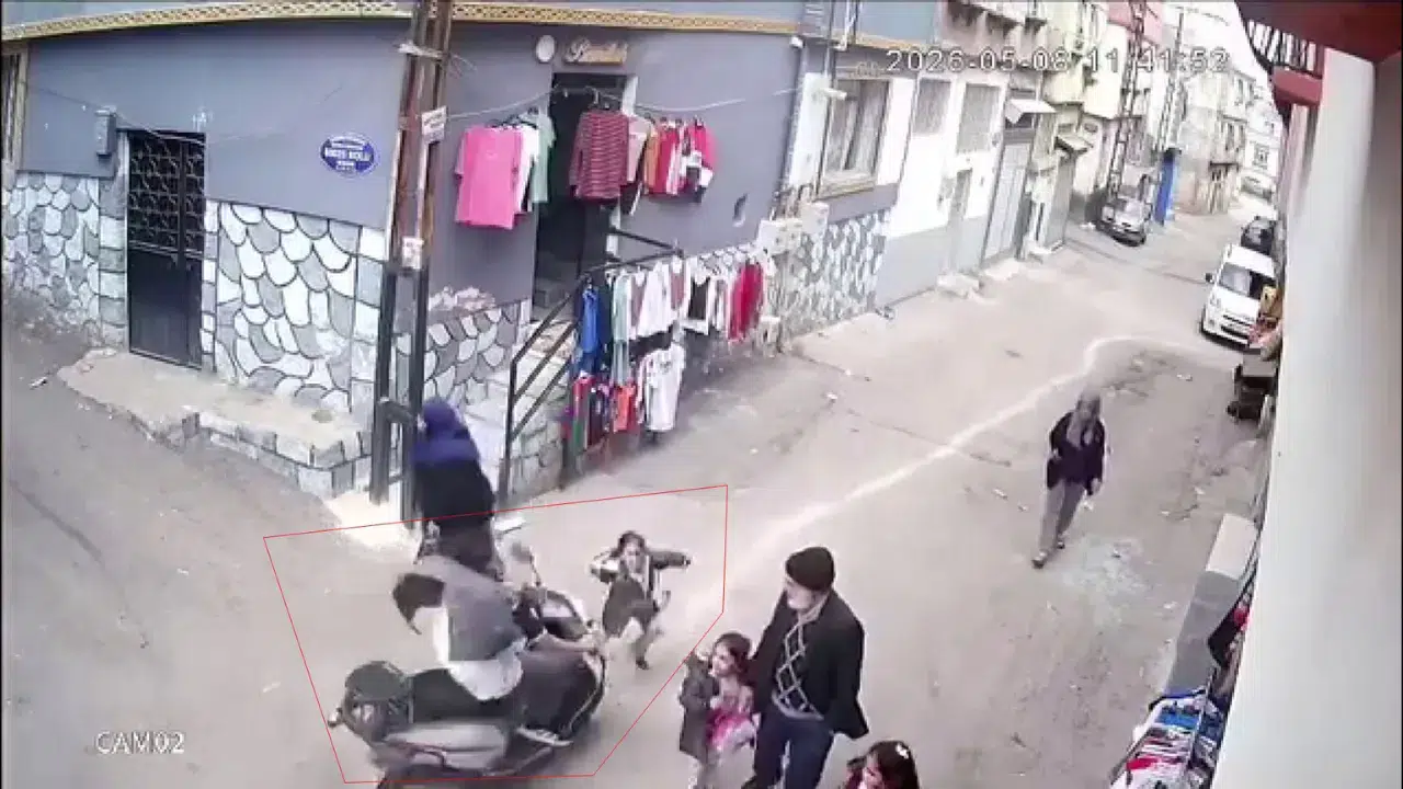 Gaziantep'te motosikletli çocuk dehşeti : Küçük kıza çarpıp böyle kaçtı
