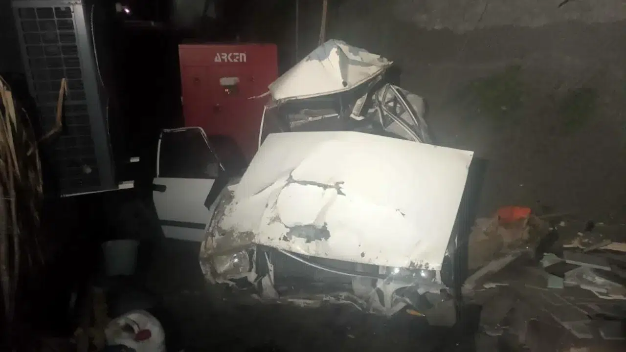 Karabük'te freni boşalan otomobil şarampole uçtu : 2 kişi araçtan atlayarak kurtuldu