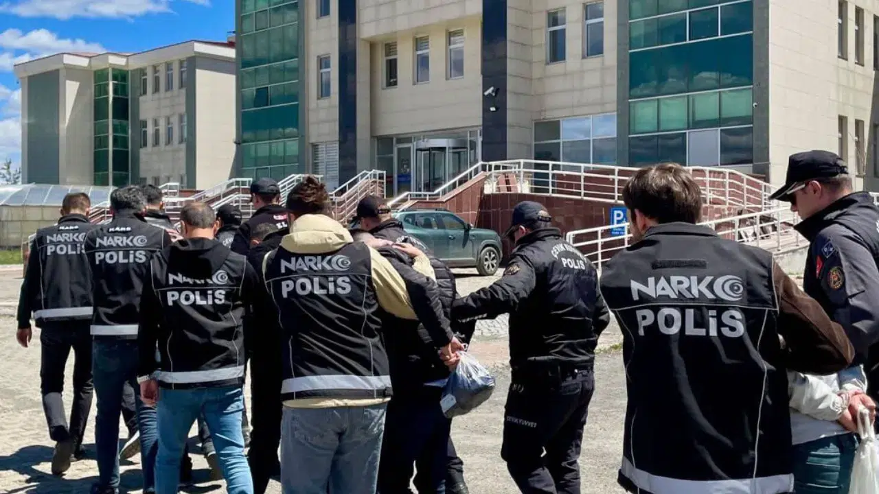 Kars'ta uyuşturucu operasyonu : 2 kişi tutuklandı