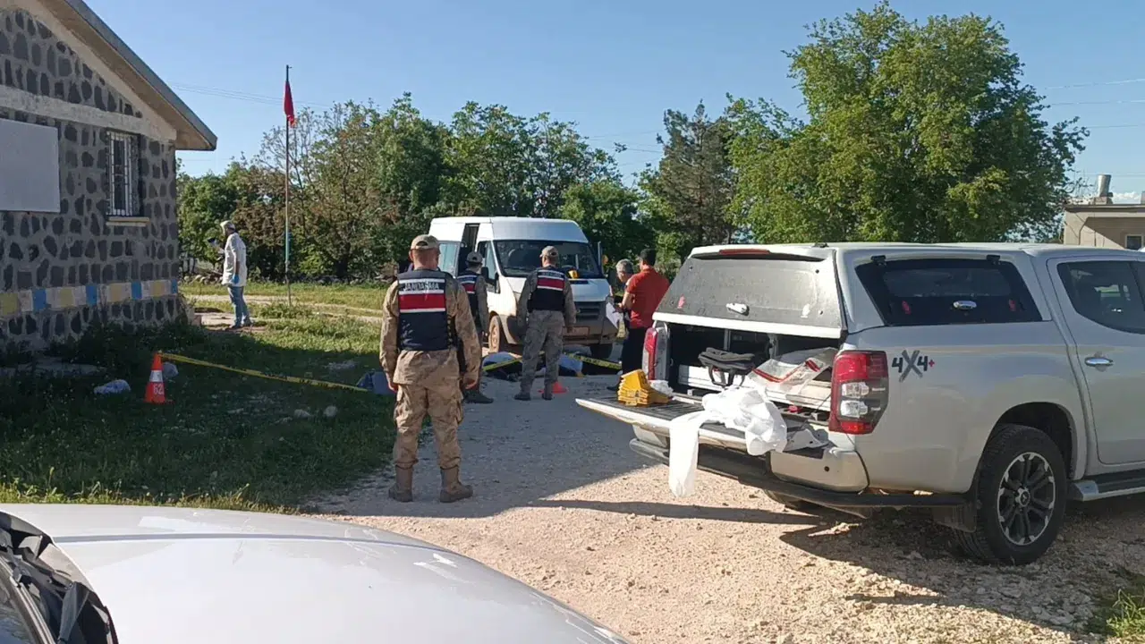 Şanlıurfa’da husumetli aileler arasında silahlı kavga : 3 ölü