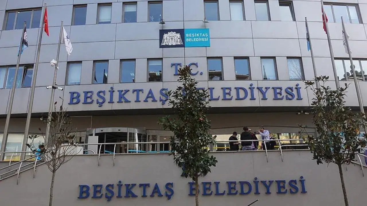 Beşiktaş Belediyesi’ne rüşvet operasyonu : Eski başkan yardımcısı ve meclis üyeleri gözaltında