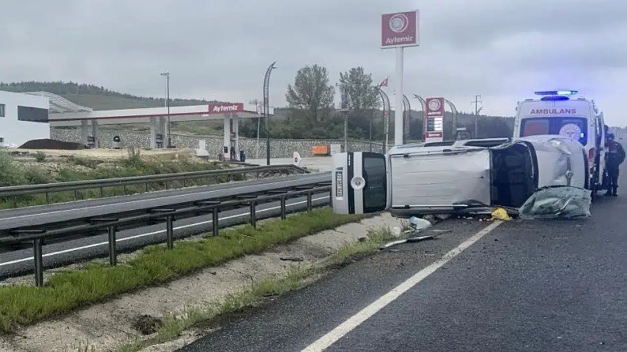 Eskişehir'de kontrolden çıkan araç yan yattı : 4 yaralı