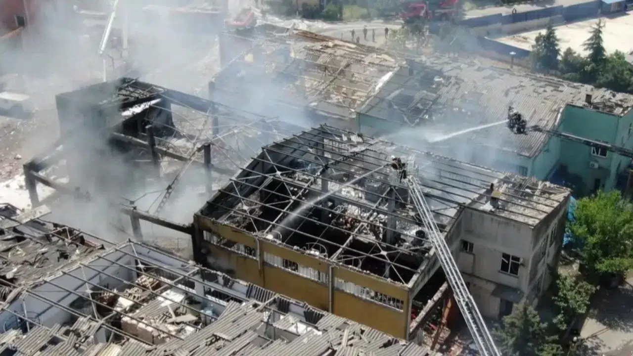 Kazakistan'da çinko fabrikasında patlama : 2 işçi hayatını kaybetti