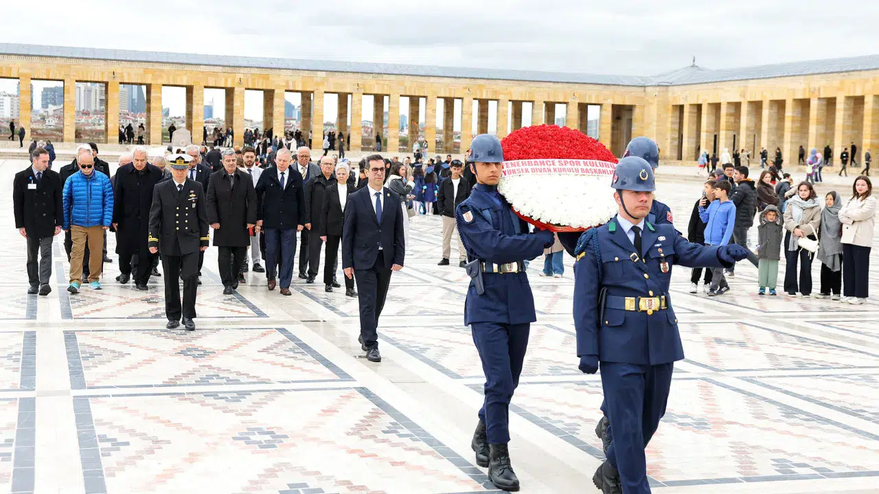 Fenerbahçe Divan Kurulu üyeleri Anıtkabir'i ziyaret etti