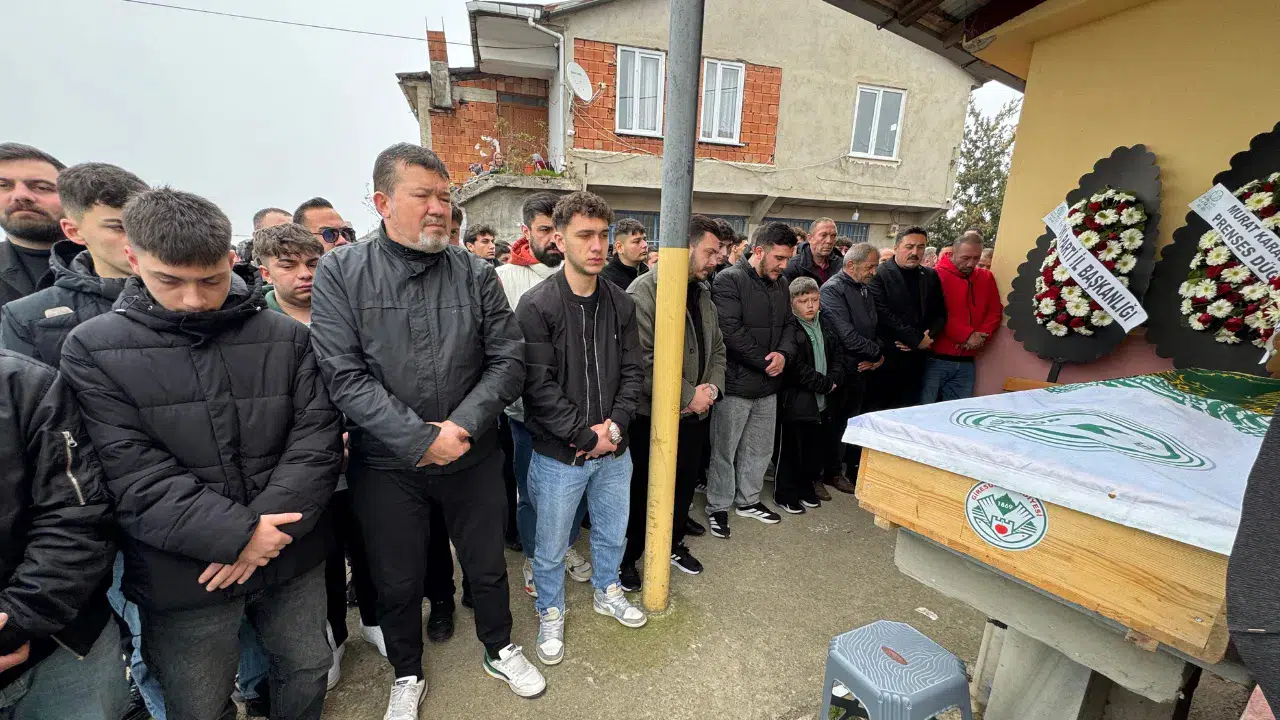 Giresun'da bıçaklanarak öldürülen 18 yaşındaki genç, son yolculuğuna uğurlandı