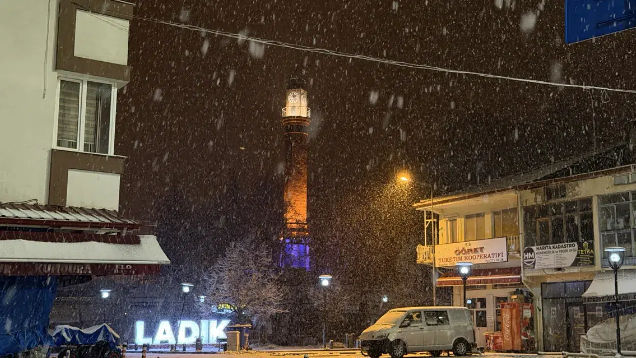 Samsun'da kar : Kent beyaza büründü