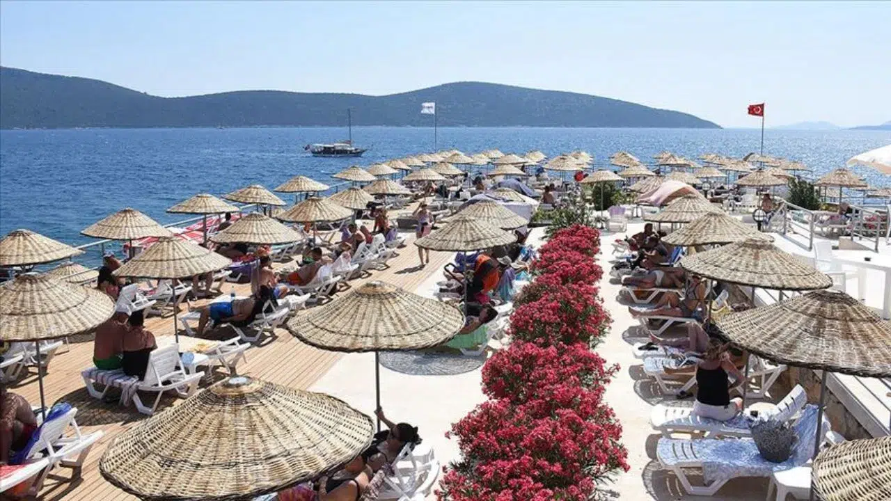 Bodrum'da Kurban Bayramı öncesi fiyatlar dudak uçuklattı : Lahmacun 30 euro , hamburger 42 euro