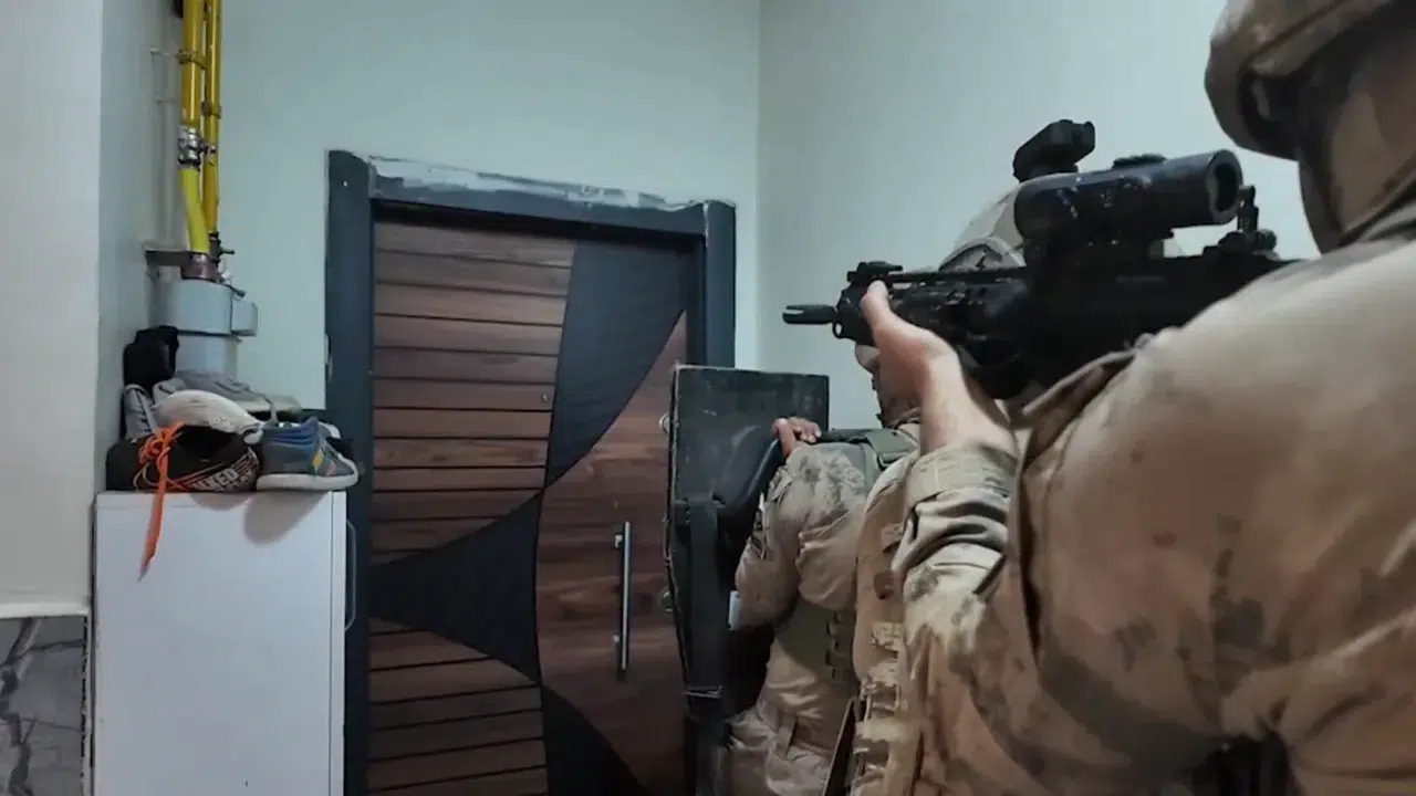 33 ilde FETÖ operasyonu : 69 şüpheli yakalandı, 43 kişi tutuklandı