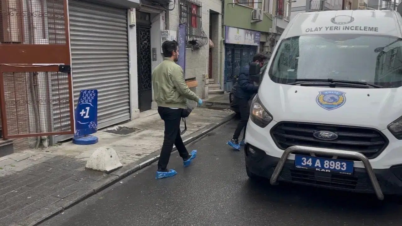 Şişli'de bir şahıs eski sevgilisinin evinde gördüğü kişiyi bıçakladı
